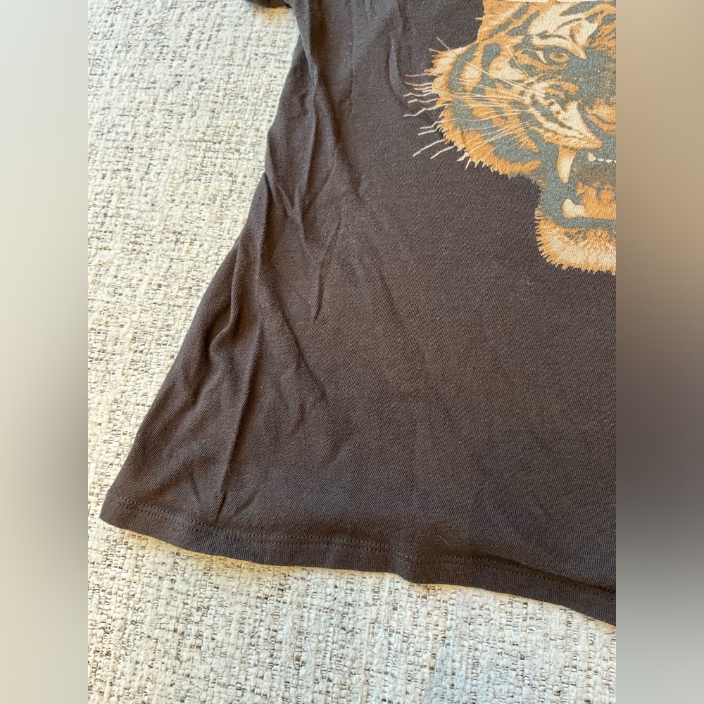CHASER M medium t-shirt LOVE tiger EUC short sleeve top shirt - Picture 4 of 11